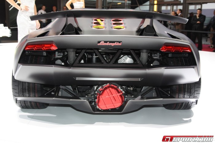 Lamborghini Sesto Elemento được trang bị động cơ lấy từ Gallardo, V10 5,2L